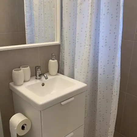 Apartment Kitty - Parterre Appartement-fewo- Dusche Oder Bad- Wc 4-bettwohnung By Interhome *